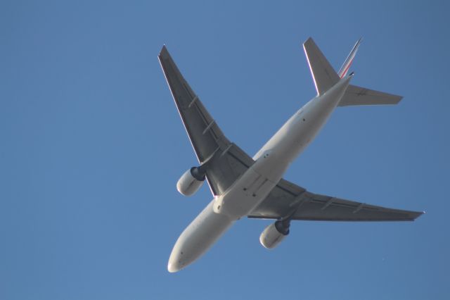 Boeing 777-200 (F-GSPG) - APPROACH 24R KLAX