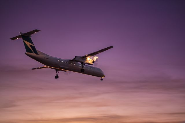 de Havilland Dash 8-400 (C-GWEU)