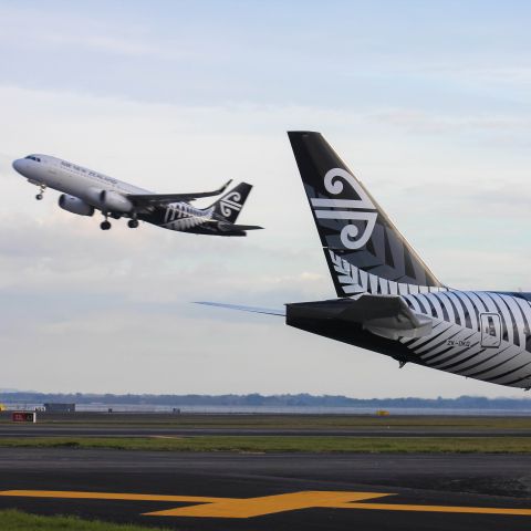 Airbus A320 (ZK-OXF)