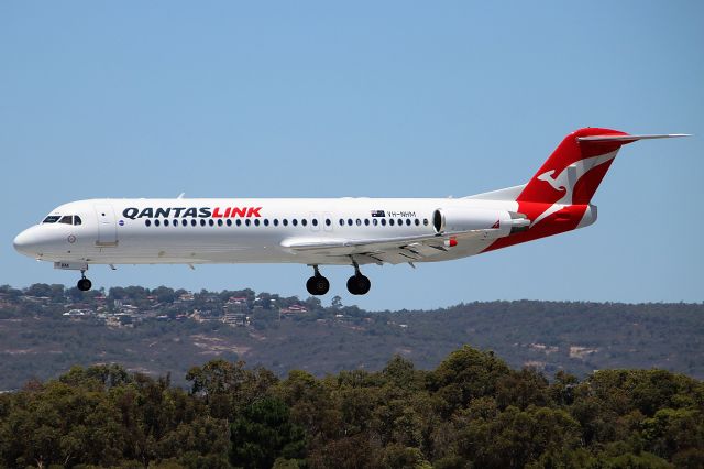 Fokker 100 (VH-NHM)