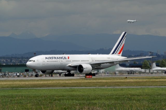 Boeing 777-200 (F-GSPA) - takeoff roll on 26L