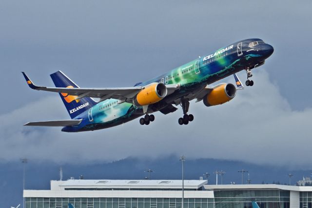 Boeing 757-200 (TF-FIU)