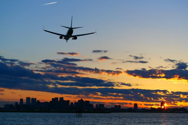 Boeing 737-800 — - A nice evening sunset at KBOS. 