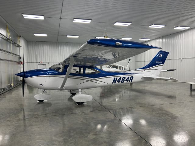 Cessna Skylane (N464R)