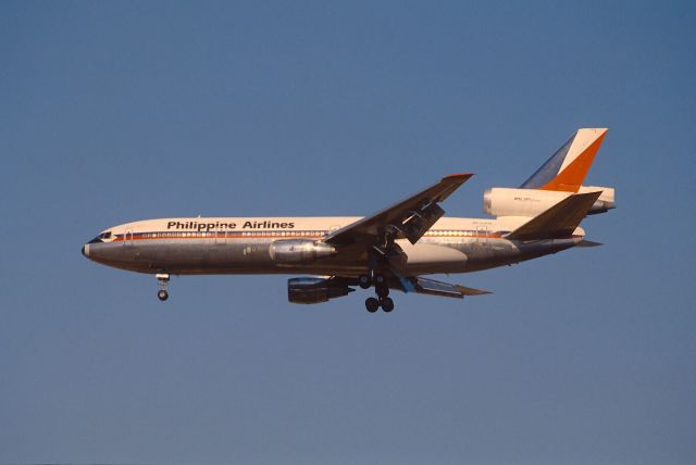 McDonnell Douglas DC-10 (RP-C2114) - Final Approach to Narita Intl Airport Rwy34 on 1989/03/13