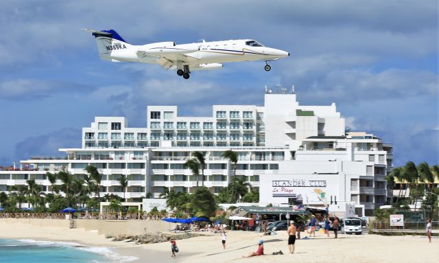 Learjet 35 (N389KA) - Medivac Learjet N389KA  on approach 