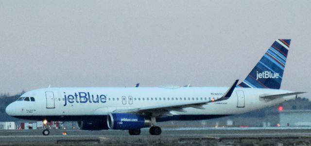 Airbus A320 (N805JB)