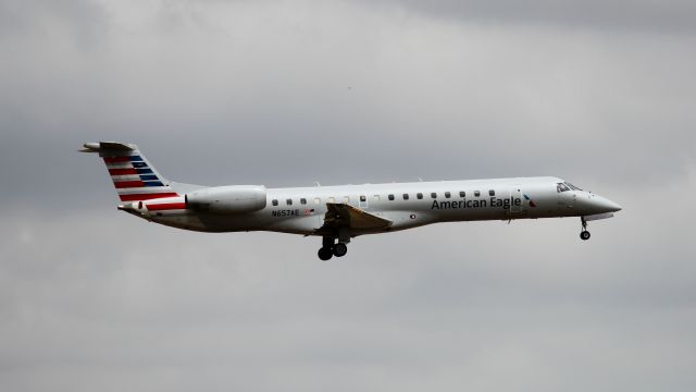 Embraer ERJ-145 (N657AE)