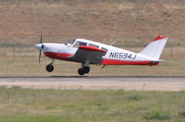 Piper Cherokee (N6594J)