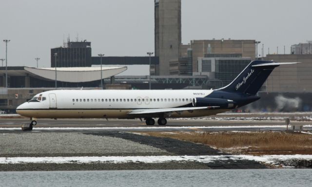 McDonnell Douglas DC-9-30 (N697BJ) - Columbus Blue Jackets departing BOS after playing the Bruins.