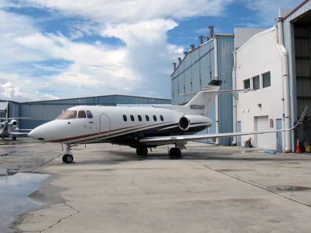 Hawker 800 (N804MR) - A very good business jet with a stand up cabin.