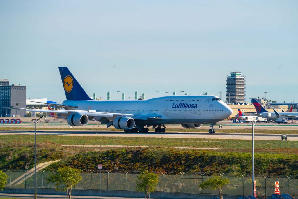 Boeing 747-200 (D-ABYP) - Walked up to the intersection of Westchester Parkway, which overpasses Lincoln Blvd. 