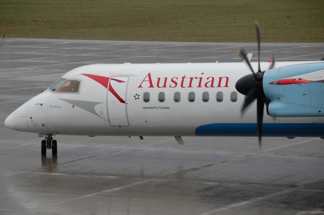 de Havilland Dash 8-400 (OE-LGH)