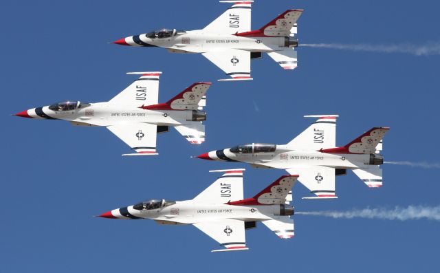 Lockheed F-16 Fighting Falcon — - USAF Thunderbirds at JBLM Airshow 2010