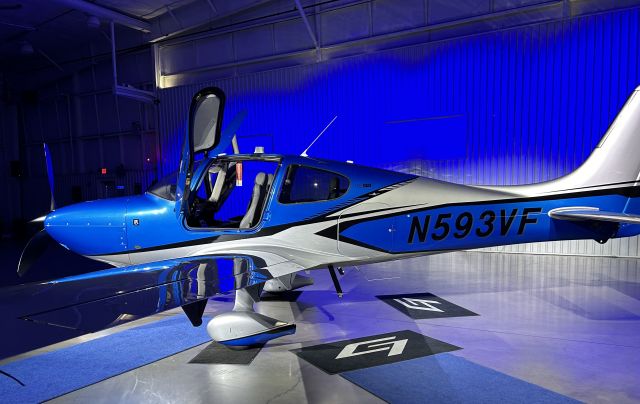 Cirrus SR-22 (N593VF)