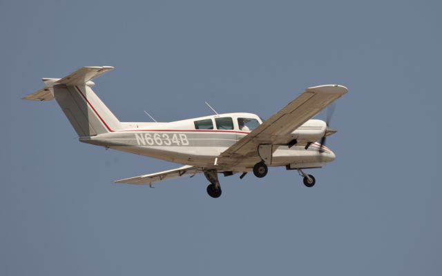 Beechcraft Duchess (N6634B)