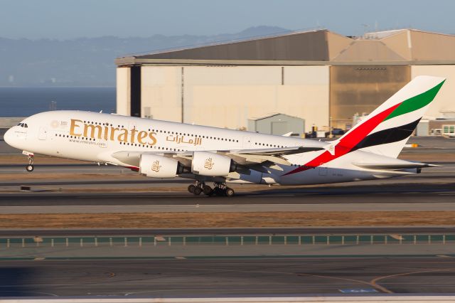 Airbus A380-800 (A6-EDO)