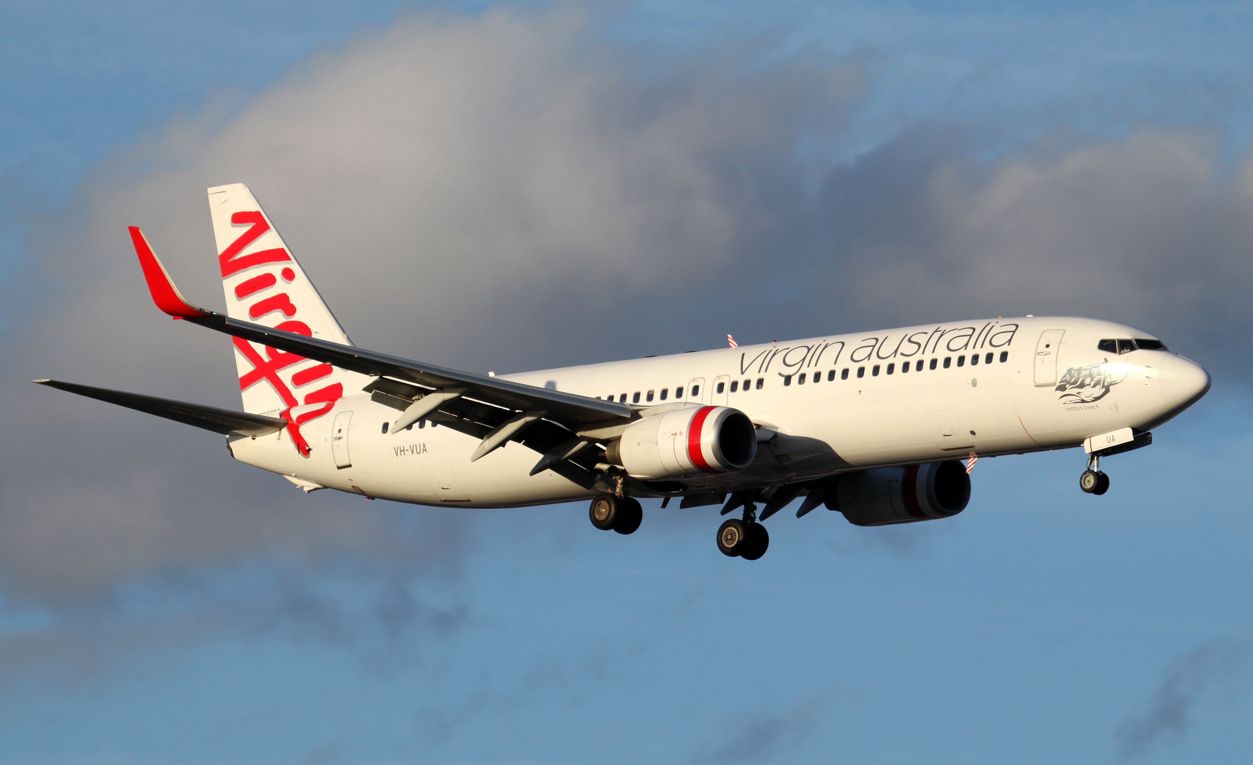 Boeing 737-800 (VH-VUA) - Vesteys Beach Short Final To Rwy 16R