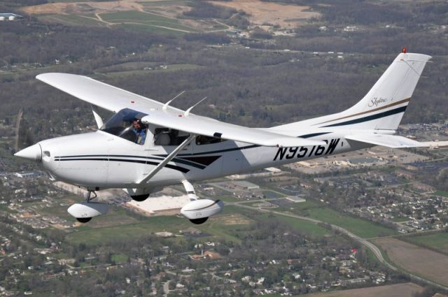 Cessna Skylane (N9516W)