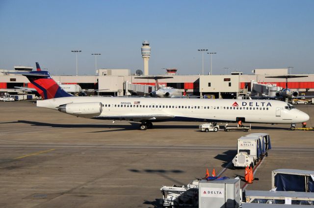 McDonnell Douglas MD-80 (N906DL) - Seen at KATL on 10/16/2010.