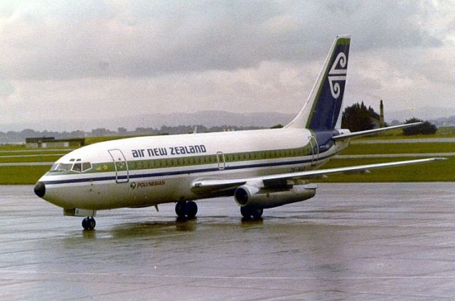 Boeing 737-200 (ZK-NAR) - ZK-NAR WAS A DOMESTIC JET WHICH WAS PAINTED WITH THE BLUE AND GREEN CHEAT LINE DOWN THE MAIN FUSELAGE SIMILAR TO DC10-30 JETS IN THE ANZ FLEET. THEY USED THIS B737 ON PACIFIC RUNS TO SAMOA TONGA FIJI