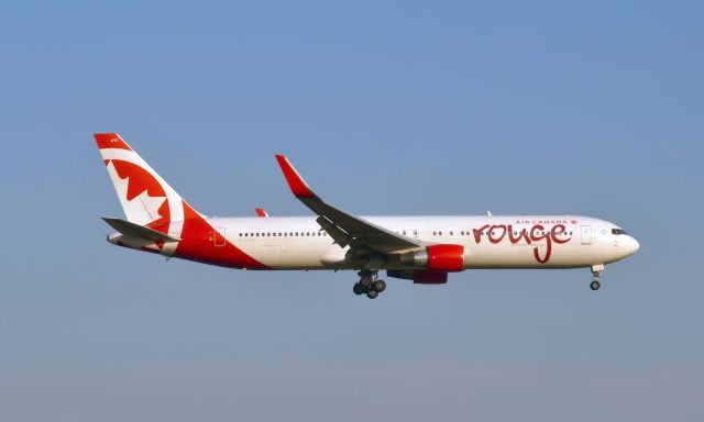 BOEING 767-300 (C-GHPE) - Air Canada Rouge Boeing 767-33A(ER)(WL) C-GHPE in Toronto 