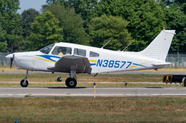 Piper Cherokee (N38577) - RWY 01