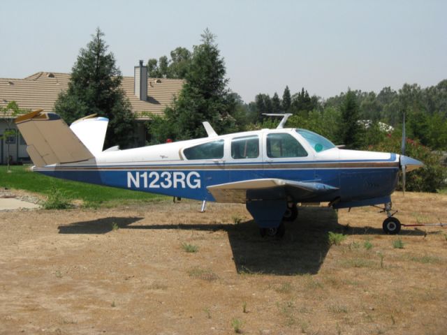 Beechcraft 35 Bonanza (N123RG)