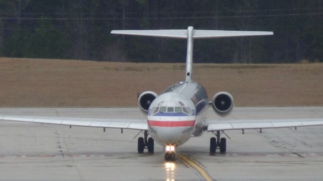 McDonnell Douglas MD-82 (N472AA) - American 332 arriving from DFW at b3:00 P.M.   Taken March 19, 2015.