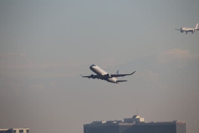 Embraer 175 —