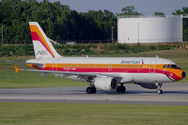 Airbus A319 (N742PS) - Departing 18C for ATL as AAL2041