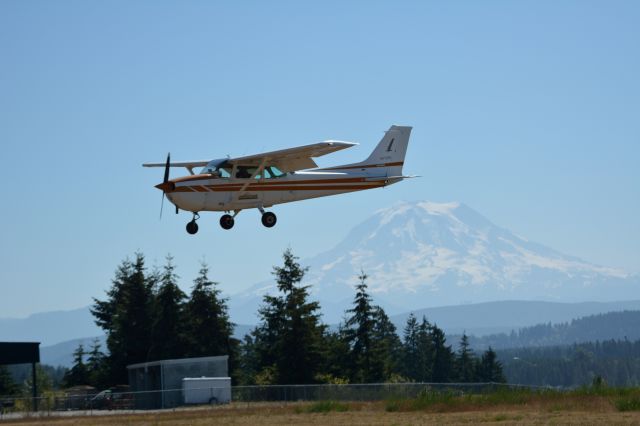 Cessna Skyhawk (N4725D)