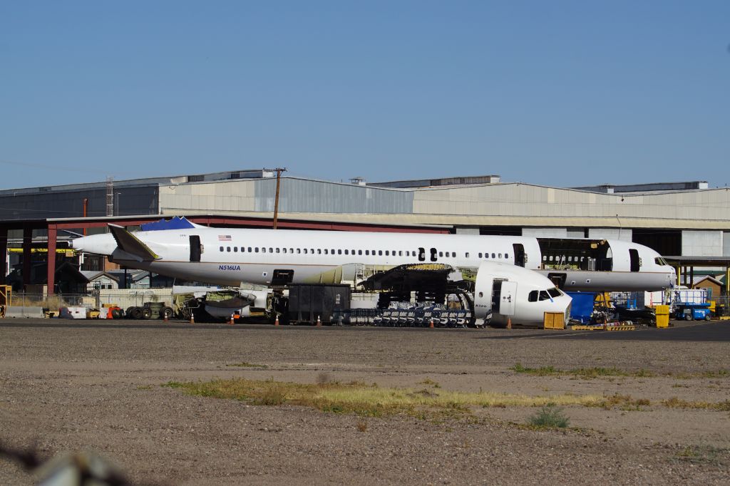 Boeing 757-200 (N516UA) - An ex United Airlines Boeing 757-200 in the final stages of scrapping at Goodyear AZ.  Photographed May 14th 2018.