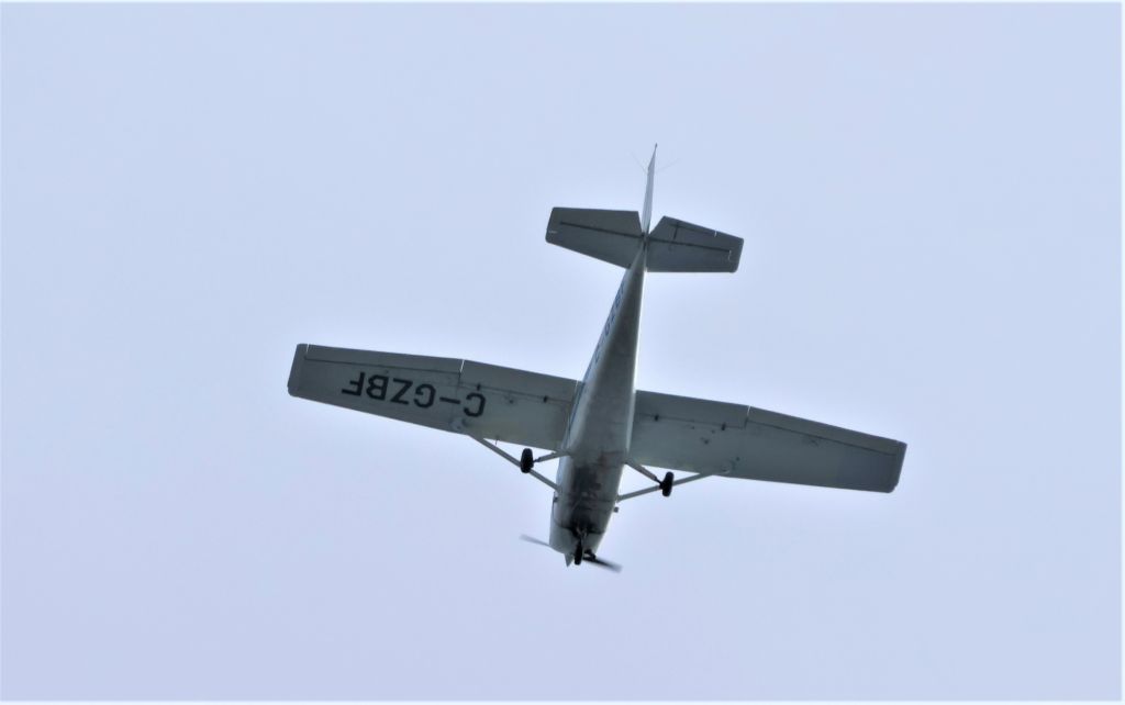 Cessna Skyhawk (C-GZBF) - C-GZBF Cessna Skyhawk 172-M Cargair Ltee survolant la ville de Lavaltrie QC. le 28-03-2023 à 10:16