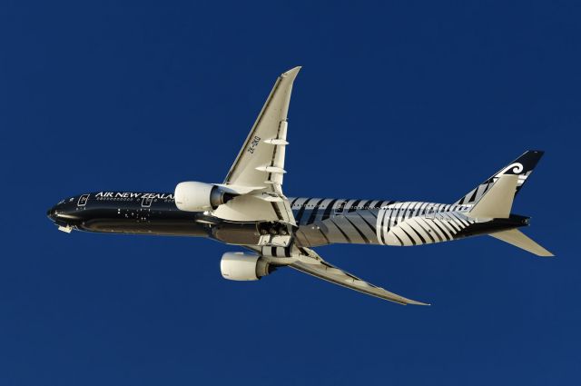 BOEING 777-300ER (ZK-OKQ)