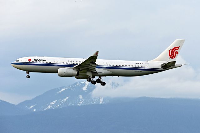 Airbus A330-300 (B-8303)