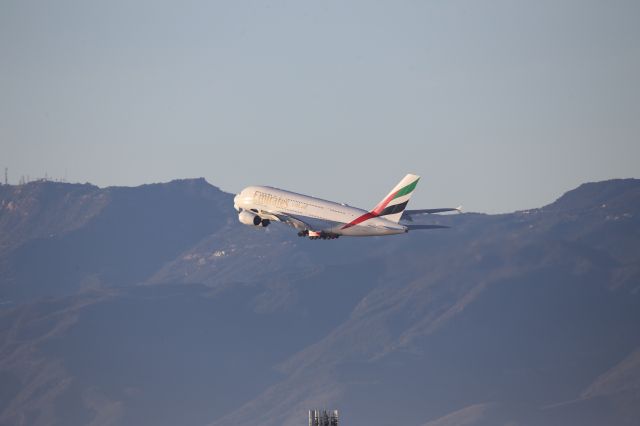 Airbus A380-800 (A6-EUV)