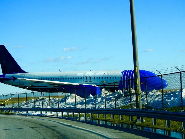 Airbus A320 (N113UW)