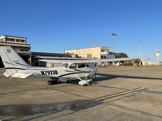 Cessna Skyhawk (N7923B)