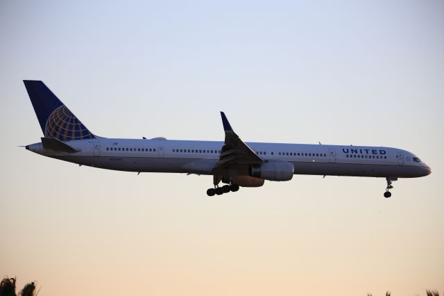 BOEING 757-300 (N77871)