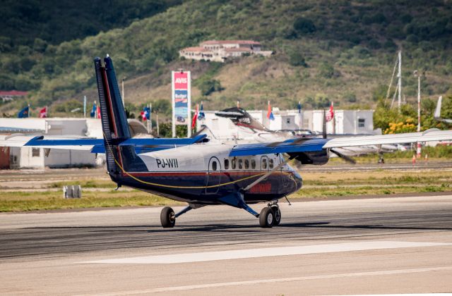 De Havilland Canada Twin Otter (PJ-WII) - Twin Otter take off