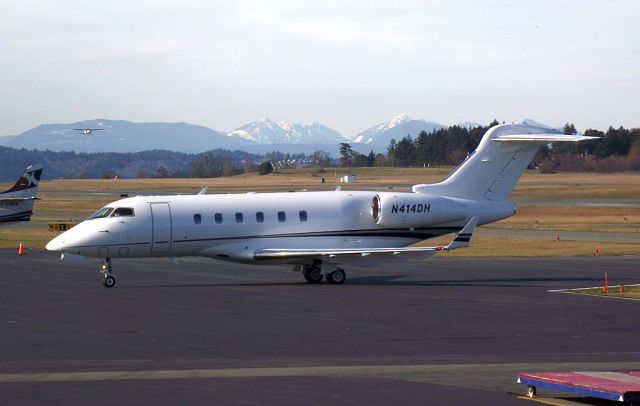 Bombardier Challenger 300 (N414DH)