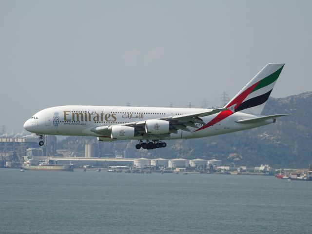 Airbus A380-800 (A6-EEY)