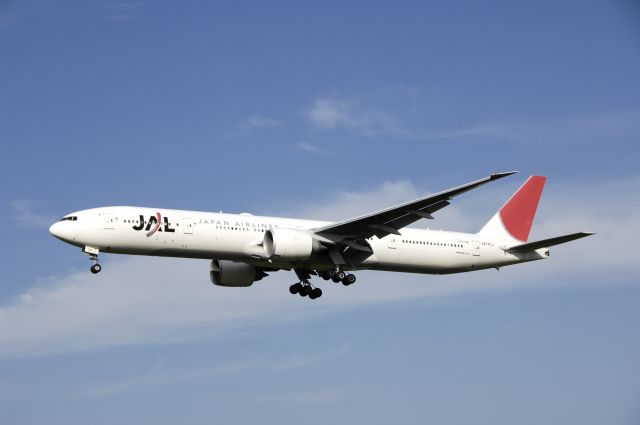 BOEING 777-300 (JA741J) - Final Approach to Narita Intl Airport Ryw16L on 2013/08 20