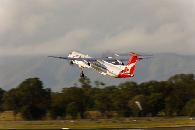 de Havilland Dash 8-400 (VH-QOI)