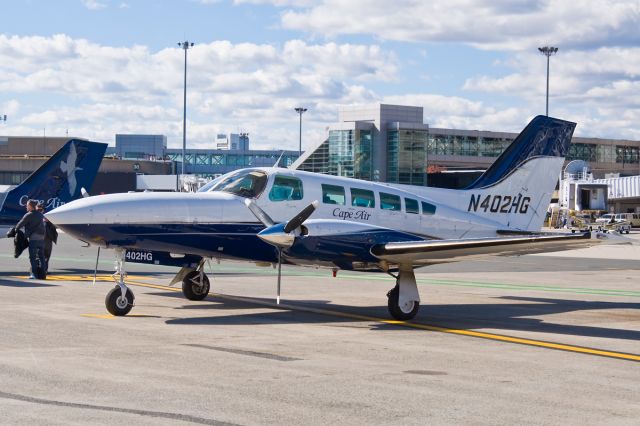 Cessna 402 (N402HG) - 1st upload of N402HG NEW Cape Air livery @ KBOS Logan on FlightAware.Com !