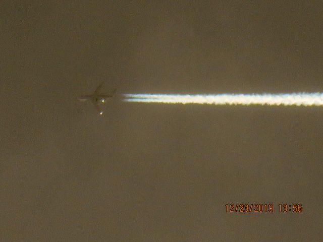 Canadair Challenger 350 (N771QS)