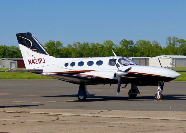 Cessna 421 (N421PJ) - At Downtown Shreveport.