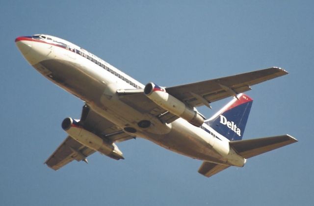 Boeing 737-200 —