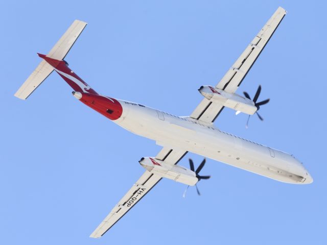 de Havilland Dash 8-400 (VH-QOP) - Departing YBTL.